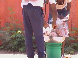 Lubumbashi: Un écolier achetant du manioc. M3 Didier